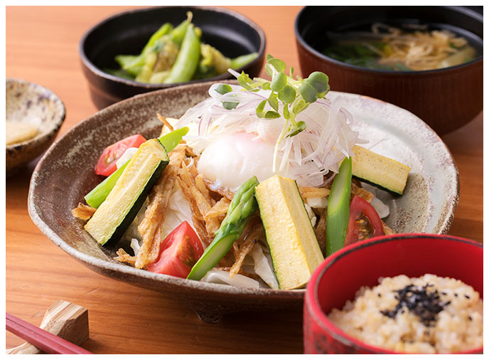 やつみきサラダ定食